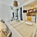 Athina Rooms - Lounge Apartments Konukevi Páros