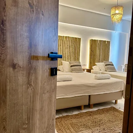 Athina Rooms - Lounge Apartments Guest house 2*