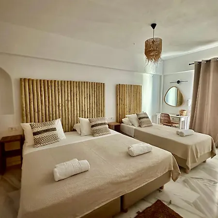 Guest house Athina Rooms - Lounge Apartments 2*