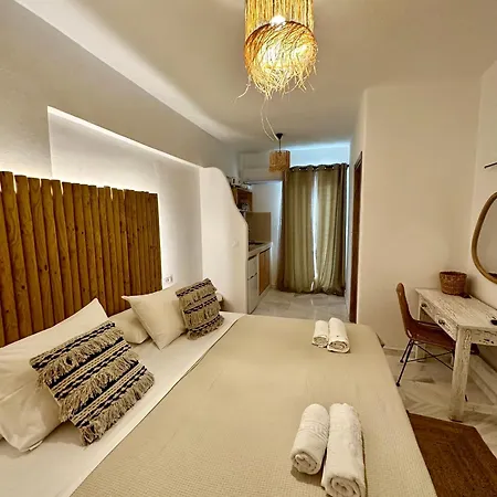 Athina Rooms - Lounge Apartments Guest house